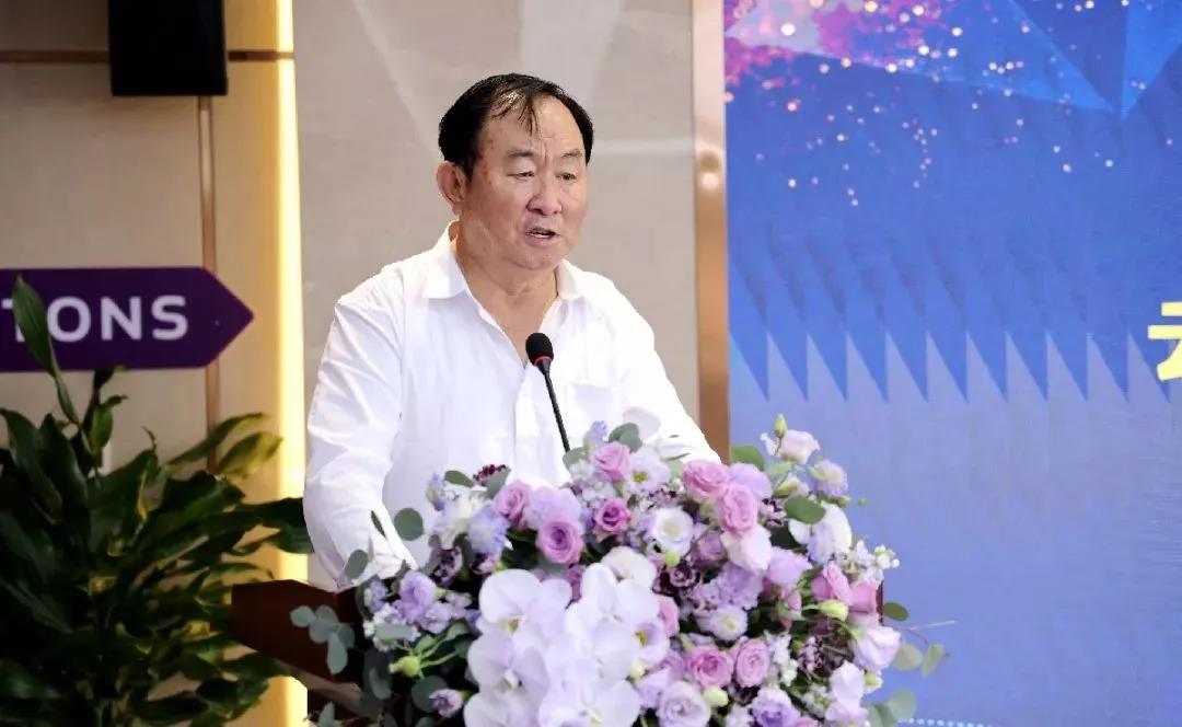 云师大附中校友会会长王世滇代表附中校友会向到会的所有领导,校友